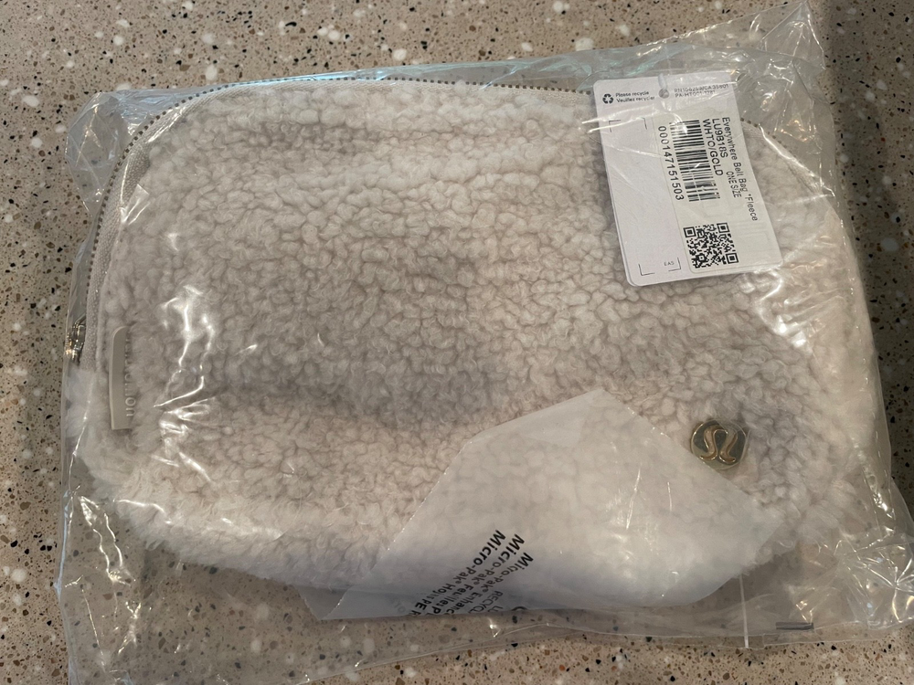 Lululemon everywhere plush belt bag