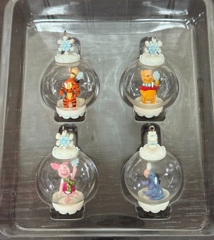 Hallmark Keepsake Disney Winnie the Pooh Mini Ornament Set Snowflakes 2007