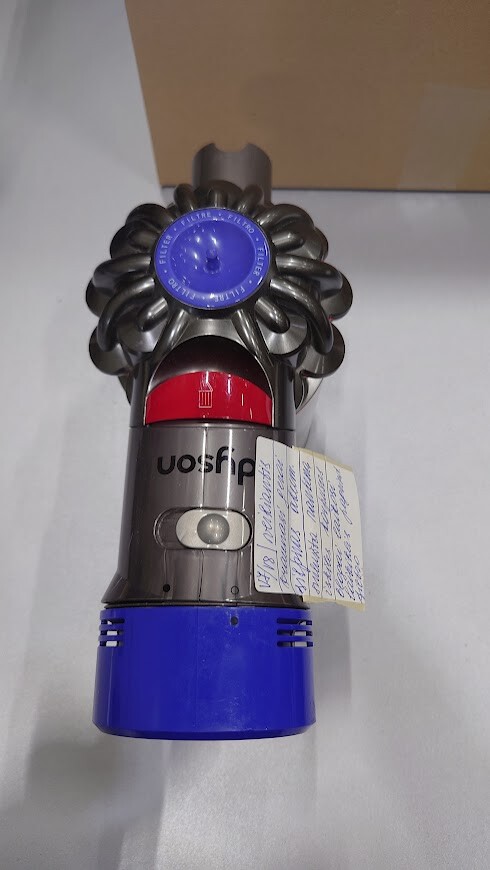 Dyson V7 V8 Vacuum Cleaner Used with Weak Battery