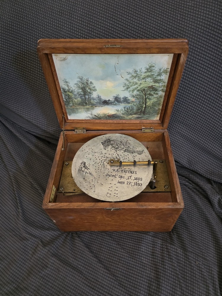 Antique Working Regina Disc Music Box with 9 Metal Discs, 1880-1900, With Key