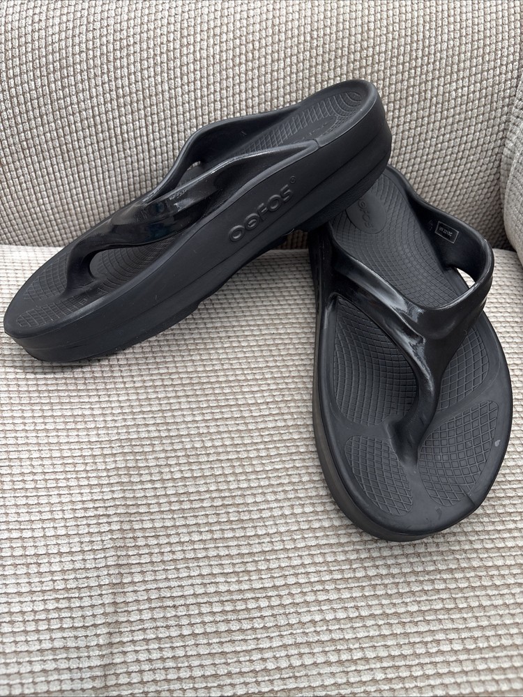 Women’s OOFOS Thong Sandals Flip Flops Black Size: 11 Comfort Recovery Shoes EUC