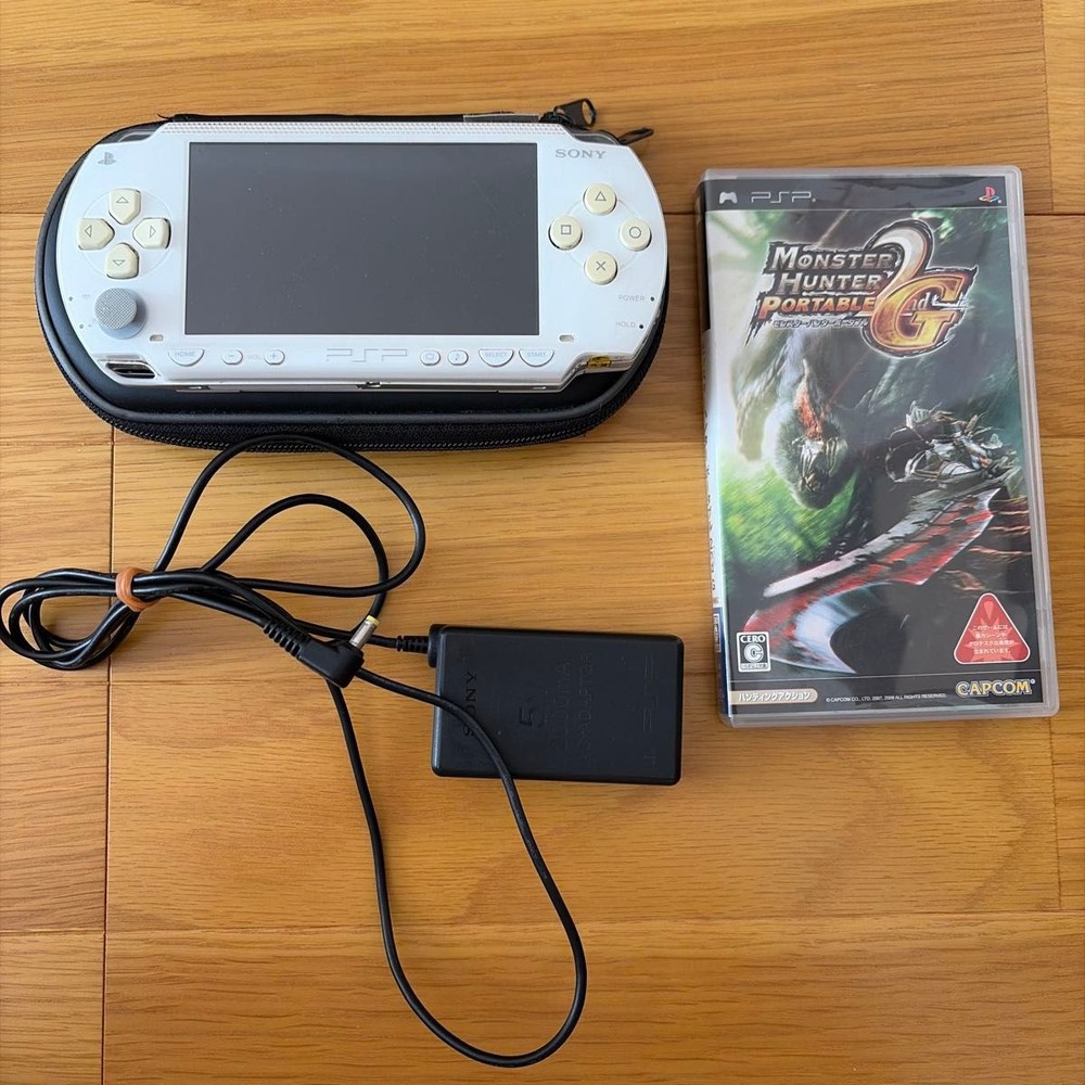 SONY PSP White Main Unit  Tested Junk Item Monster Hunter