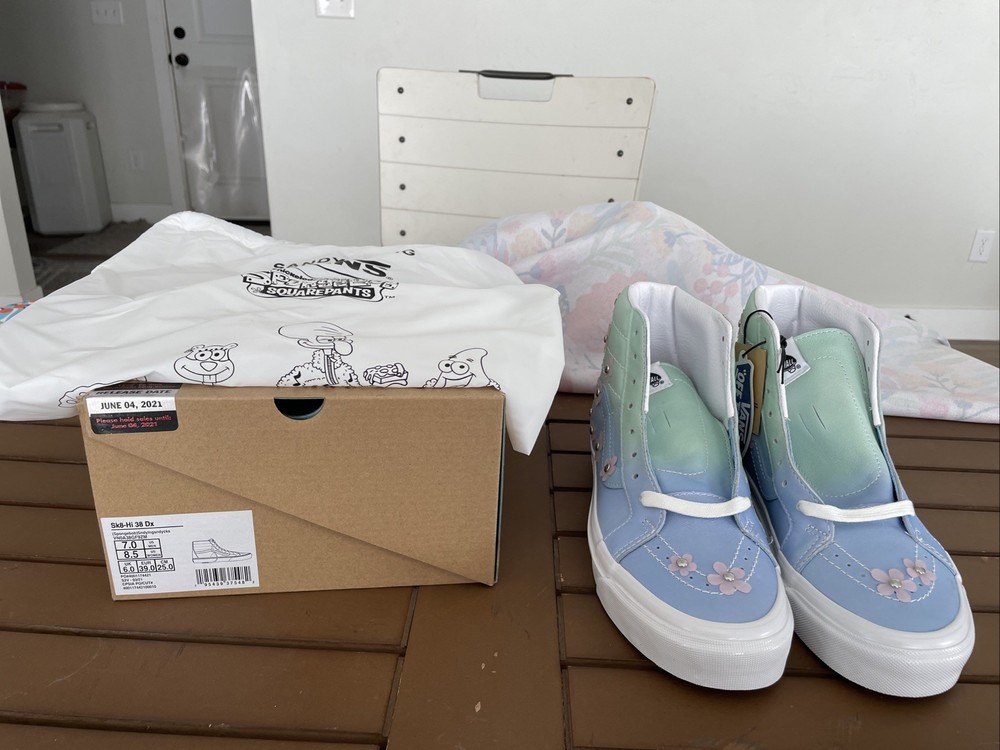 NIB VANS Sandy Liang (Sponge Bob) Sk8-hi 38 Dx ladies size 8.5 (men's 7)