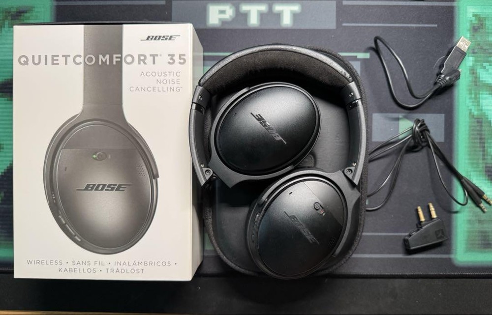 Bose QuietComfort 35 Wireless Noise-Cancelling Headphones in Black