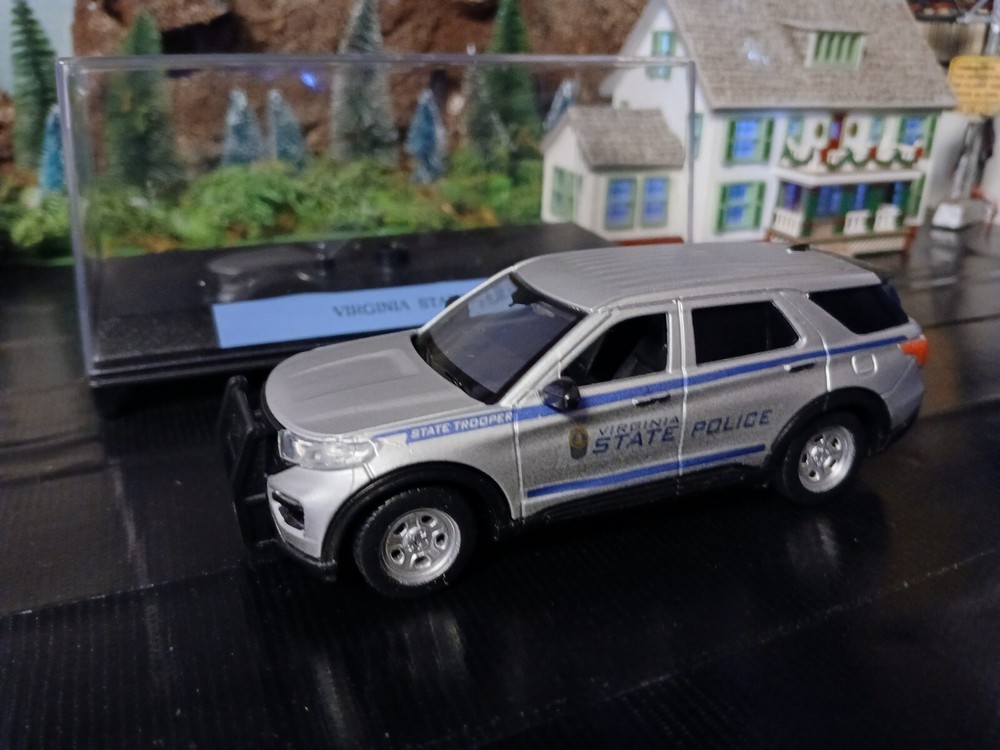 Virginia State Police 1/43 Trooper Ford Explorer Rare display Car model MUST SEE