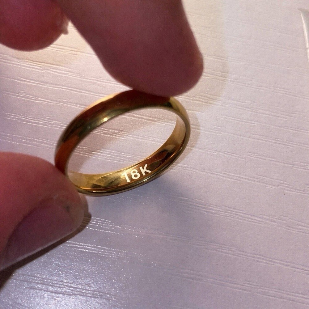 Brand new 18k Gold Ring Size 8