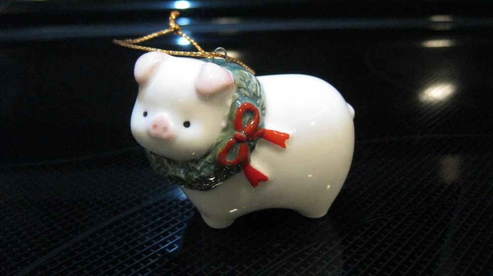 Vintage Christmas Ceramic Pig in Wreath Christmas Ornament Takahashi Japan