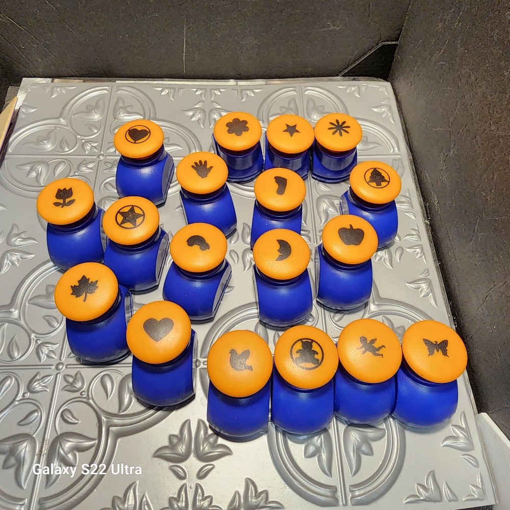 FIskars #822 HOLE PUNCH SET OF 18 Birds, Butterfly ,n More Christmas Sale-image