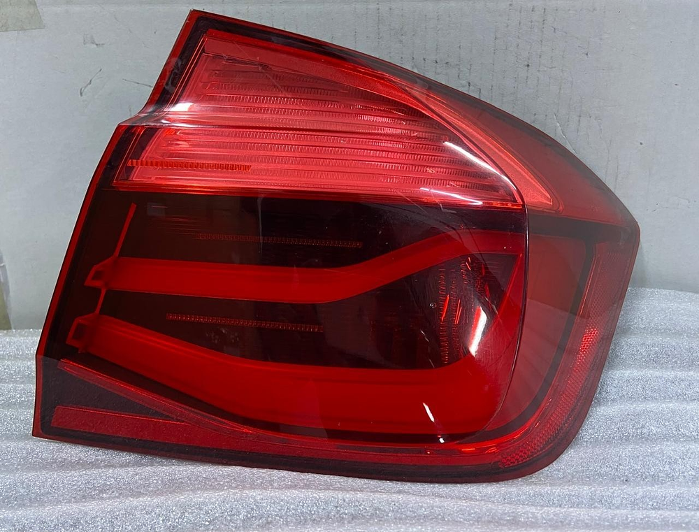 OEM BMW 3 SERIES F30 F80 LCI REAR TAIL LIGHT ON BODY RIGHT SIDE 7369118