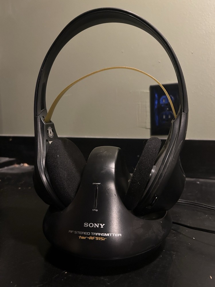 Sony TMR-RF915R RF Stereo Transmitter &  MDR-RF915R Wireless Headphones