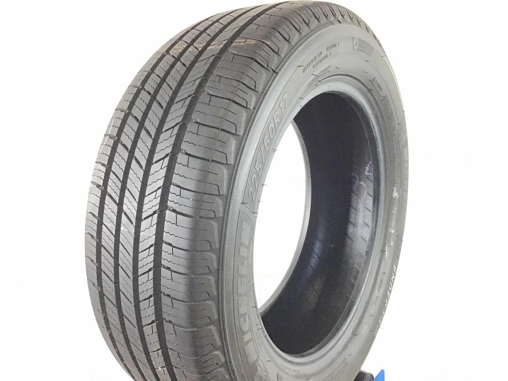 P225/60R17 Michelin Defender T+H 99 H Used 9/32nds