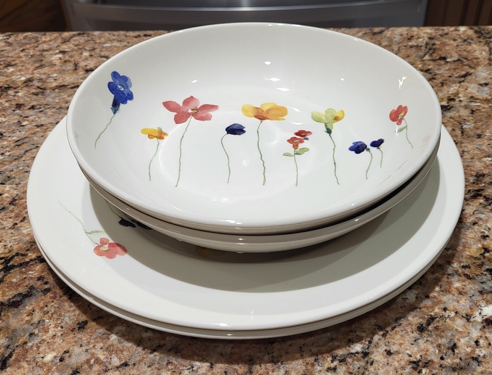 Royal Stafford Scattered Flowers Set (2 Plates and 2 Bowls) England