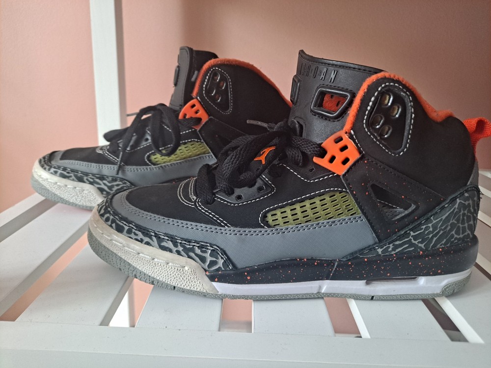 Jordan Spizike In Black And Eclectic Orange Colorway Size 5.5Y