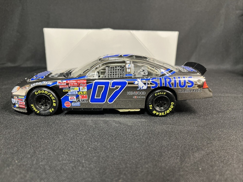 NASCAR Action Racing #7 Sirius Satellite Radio Ted Musgrave 2002 Intrepid R/T
