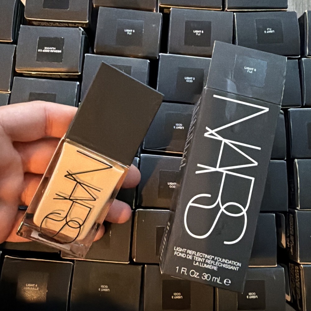 NARS Light Reflecting Foundation (1fl.oz/30mL) NEW SHADE FIJI (LIGHT 5)
