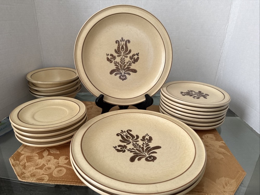 Vintage Pfaltzgraff Village Stoneware Dinnerware Set 18-Piece