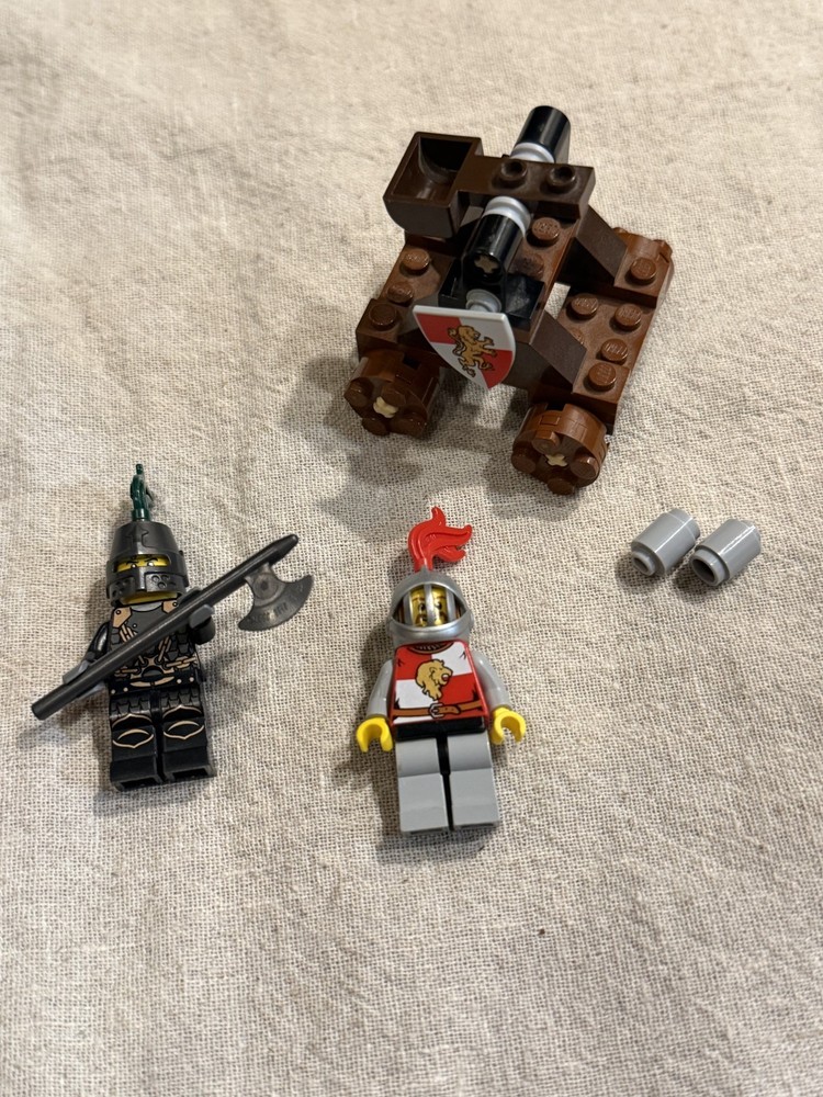 LEGO Castle 7950: Knight’s Showdown - 92%  No box or manual