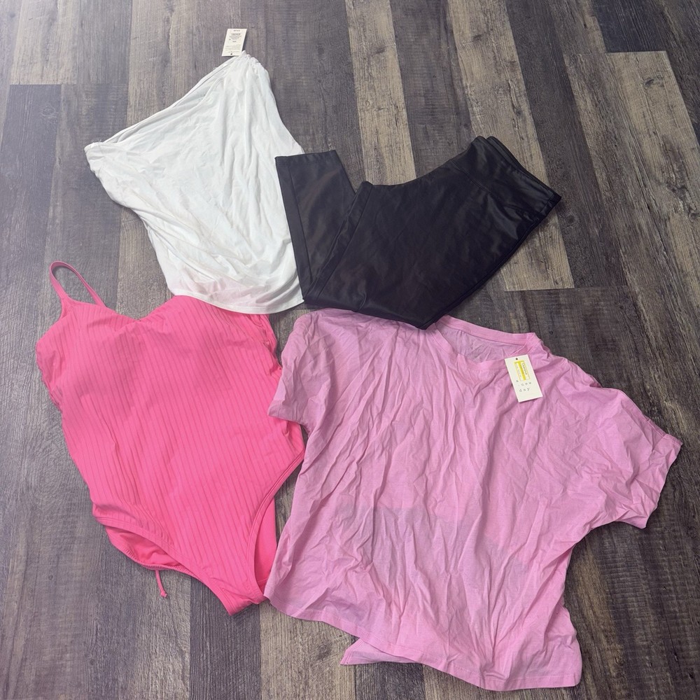 Women’s Plus Size clothes size 2x NEW LOT OF 4 Tops, Swimsuit, Pants