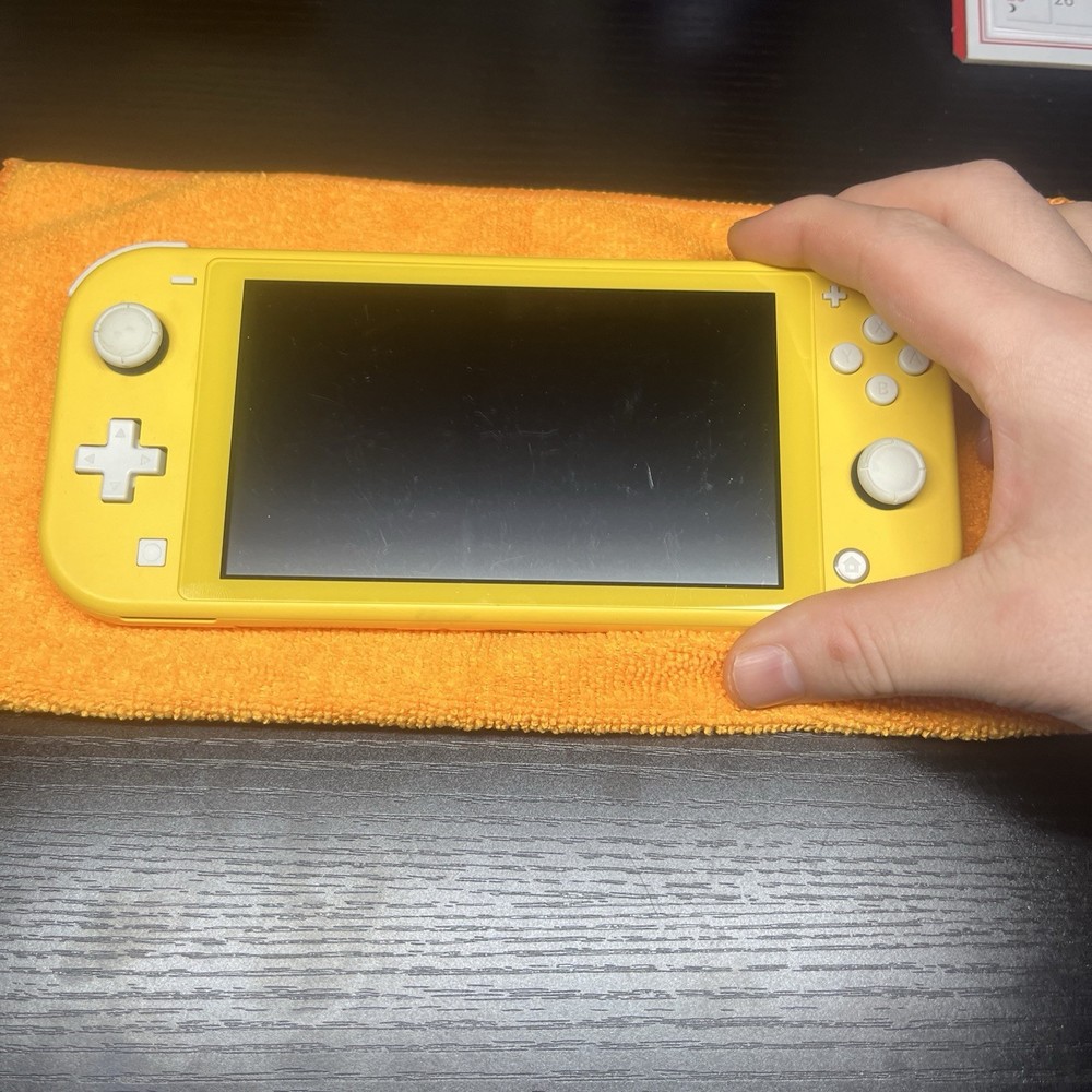 Nintendo Switch Lite Yellow Read Description