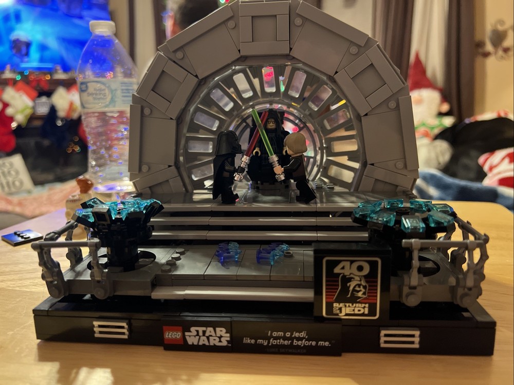 LEGO Star Wars (75352) - Emperor's Throne Room Diorama Complete