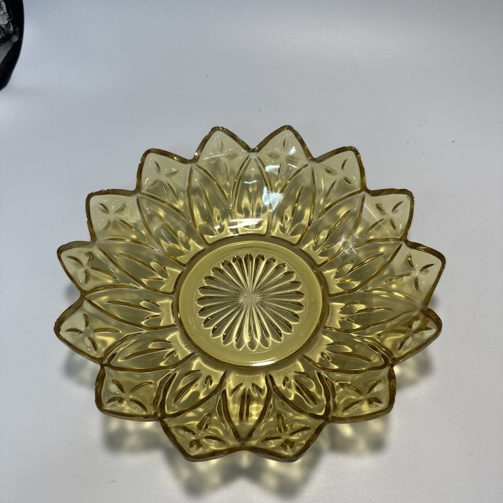 Vintage Topaz Honey Gold Petal Berry Bowl 5.5