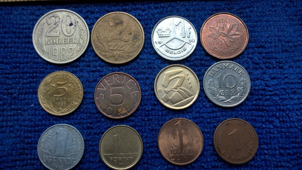 b / A collection of many foreign/global coins
