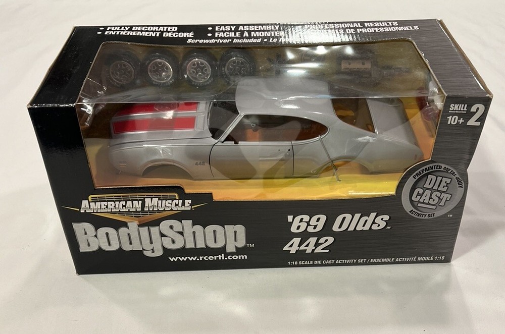 Ertl 36520 1:18 Die Cast American Body Shop Silver & Red 1969 Oldsmobile 442 Kit