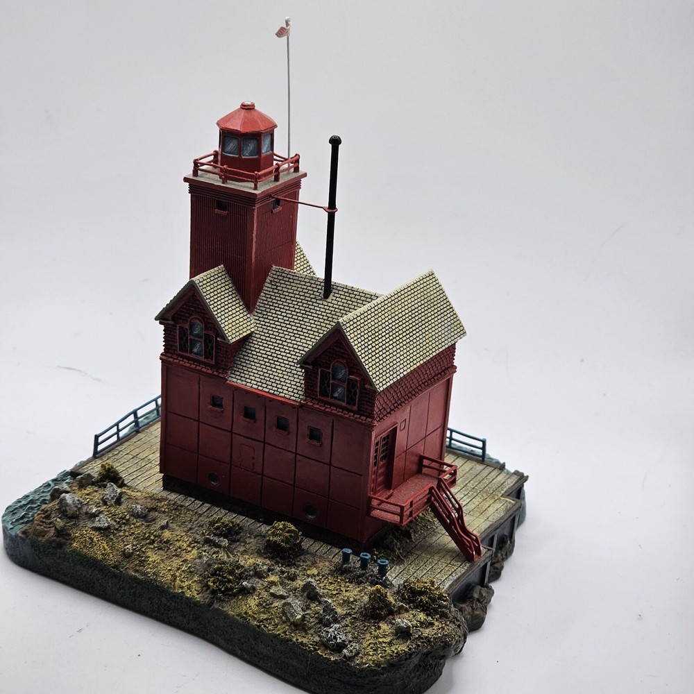 Holland Harbor Light House Danbury Mint Holland Michigan Sculpture