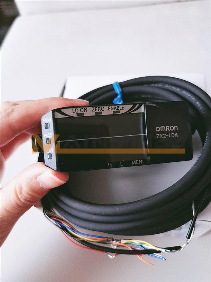 One New OMRON Laser Displacement Sensor ZX2-LD100