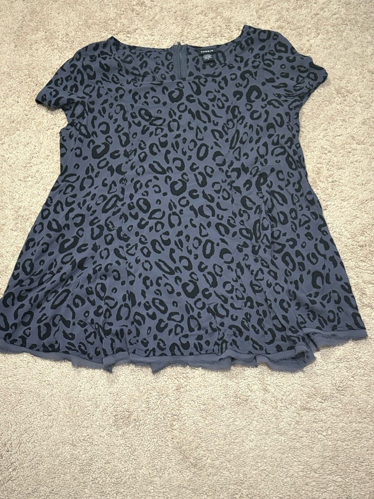 Torrid Womens Shirt Size 0 Multicolor Animal Print Pleated Lightweight Dressy