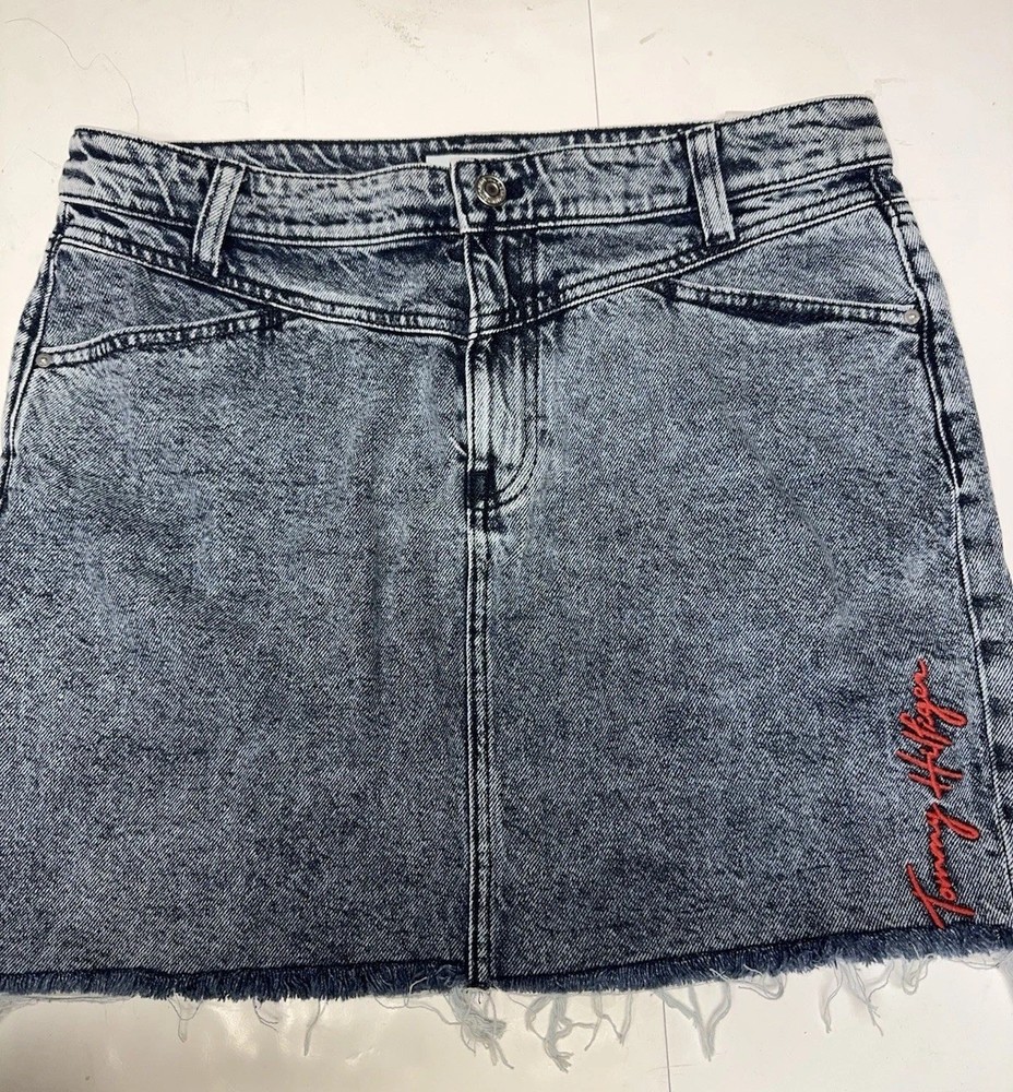 Y2K Tommy Hilfiger Denim Mini Skirt Women’s 8 Raw Hem Embroidered Logo