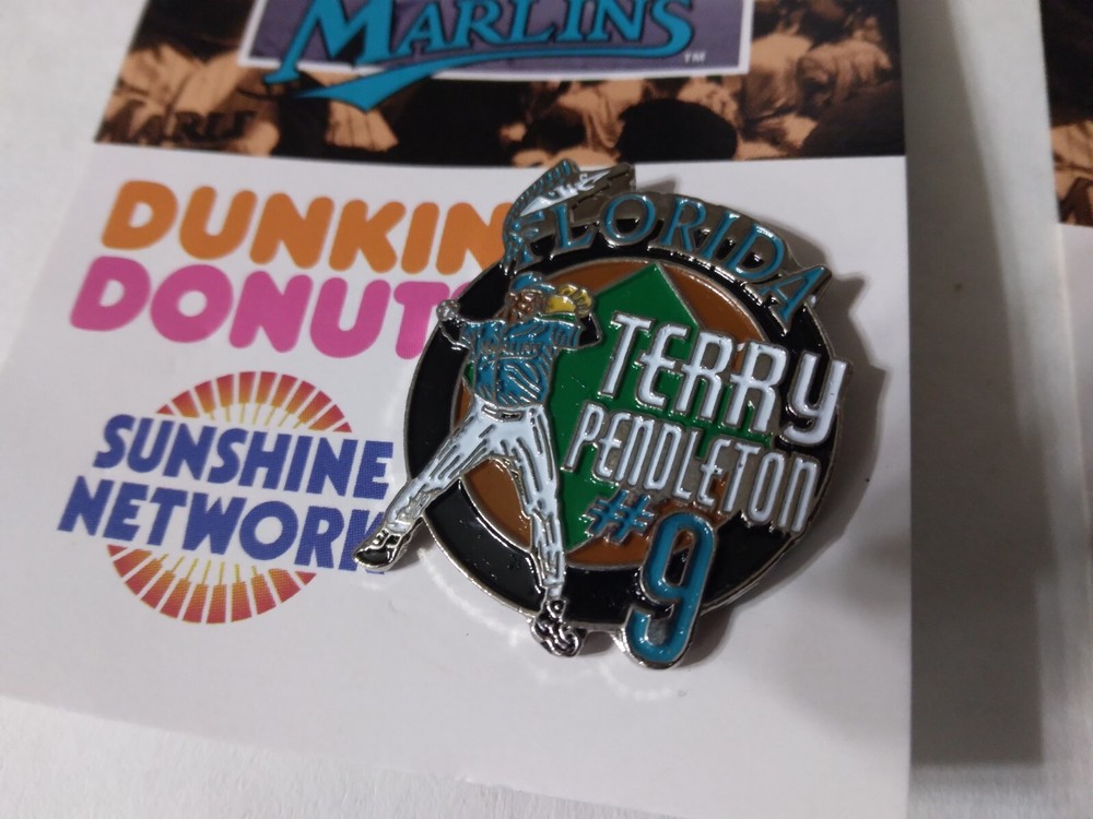 20 Vtg 1995 TERRY PENDLETON #9 FLORIDA MARLINS MLB Baseball SGA PIN Mint on Card