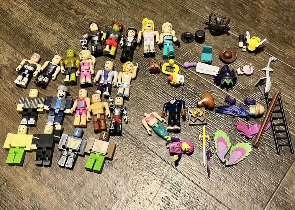 Roblox LOT OF 50+Toy Figures and Accessories, Random Parts