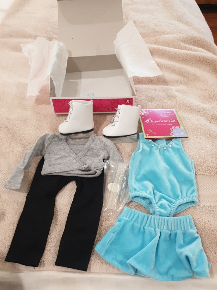 American Girl 2-in-1 Skating Outfit Set with Charm NIB NRFB Doll Not Included
