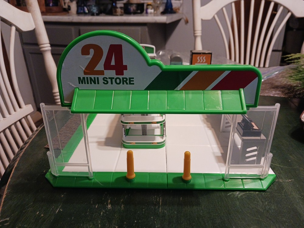 Mini Brands  24 Mini Convenience Store Playset