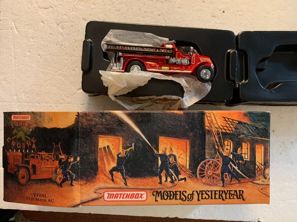 1920 MACK AC FIRE ENGINE - MODELS OF YESTERYEAR - MATCHBOX COLLECTIBLES - YFE01