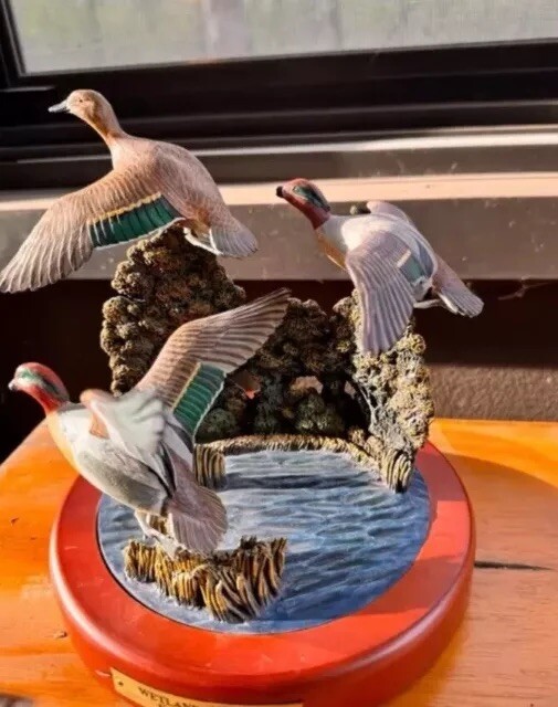 Danbury Mint David Mass wetland marsh  Ringneck Ducks Sculpture Wood Base