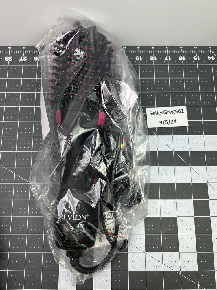 Revlon RVDR5222 Oval One-Step Hair Dryer and  Volumizer NEW NO RETAIL BOX