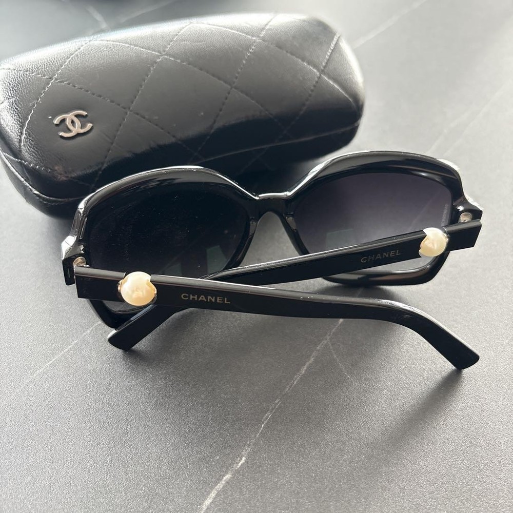 Rare CHANEL Pearl Embellished Black Round Sunglasses - Authentic & Stylish
