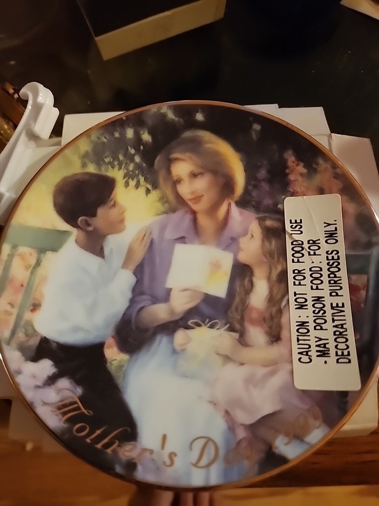 Mothers Day Avon 1999 Pride and Joy 5 Porcelain Plate Collectible NOS Caucasian  -image