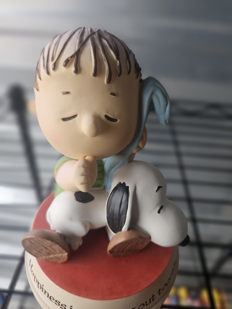 Hallmark Peanuts Linus Snoopy Figure
