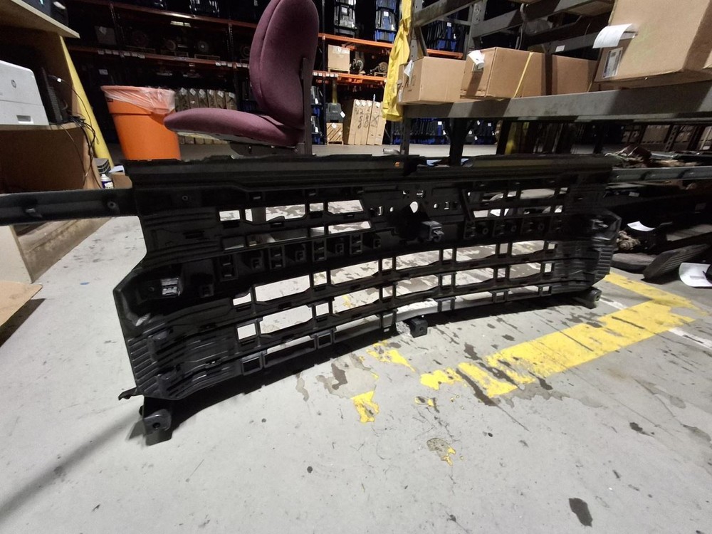 Grille Center Rst Without Surround View Fits 22-23 SILVERADO 1500 PICKUP 4735743