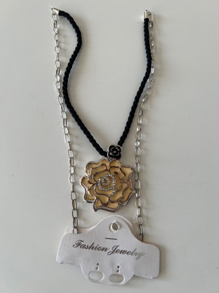 Cute Pale Yellow Flower Necklace