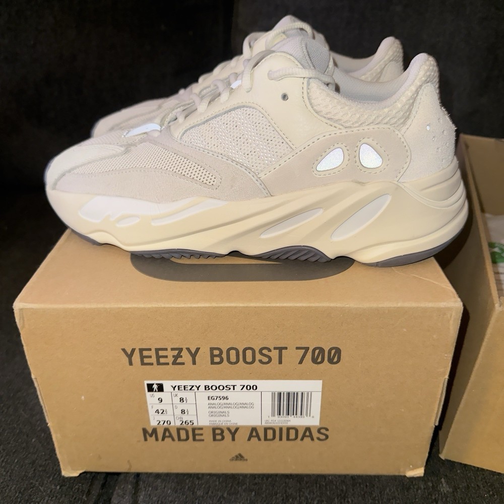 adidas Yeezy Boost 700 Analog Size 9 US