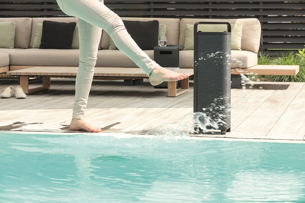 Escape P9 portable water resistant Bluetooth Hi-Fi speaker, app controlled.