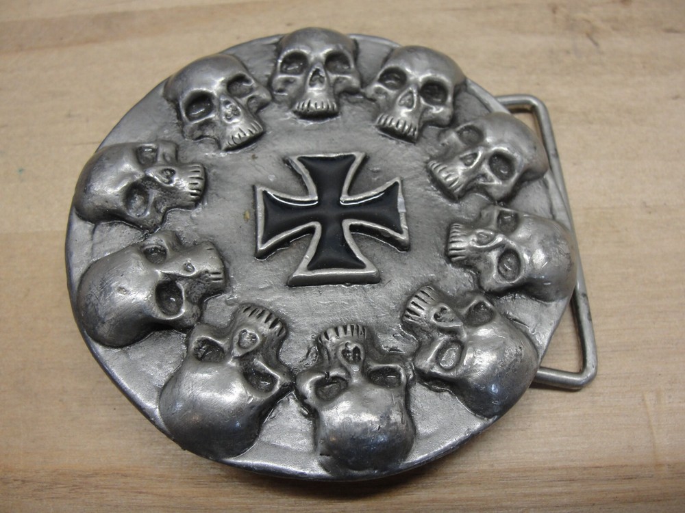 MALTESE CROSS & SKULLS ROUND BELT BUCKLE BIKER