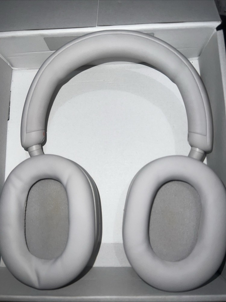 Sony WH-1000XM5 Wireless Noise Canceling Headphones Silver For Parts or Repair