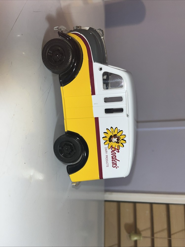 1950 Divco Borden’s Dairy Products Delivery Truck 1/24 Scale No Box No Stand