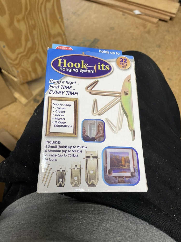 Hook-It's Hanging System (As seen on TV) New bin 18