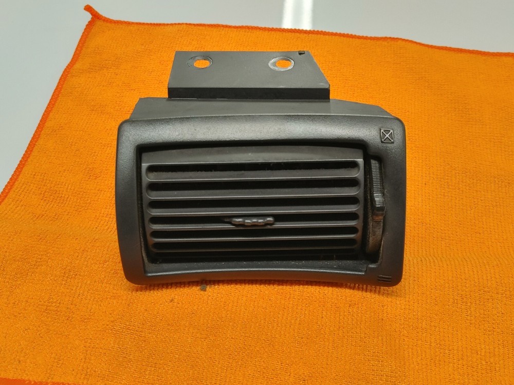2001 - 2004 Ford Mustang Air Vent Grille Nozzle Dashboard Driver Side Black